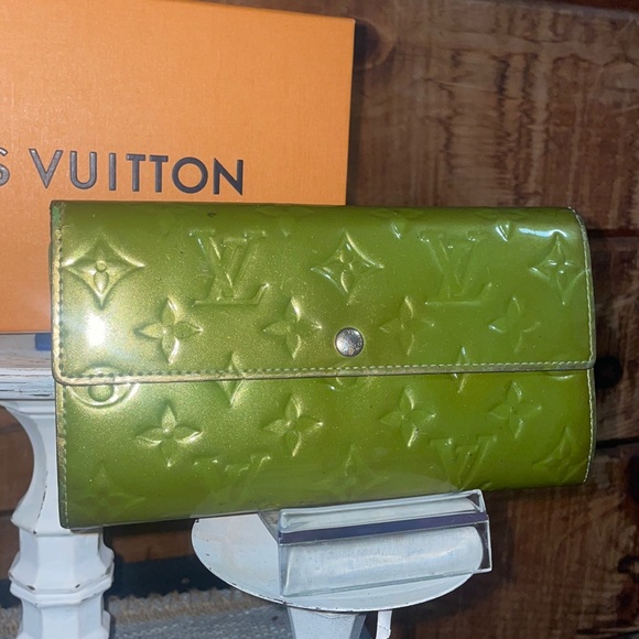 Louis Vuitton Lime green Monogram Vernis Sarah wallet gold tone hardware w BOX! - Picture 2 of 7